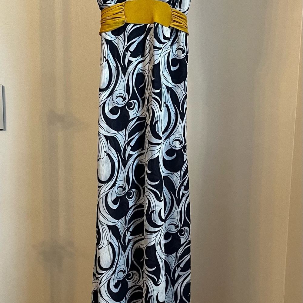 Stylish Swirl Pattern Dress with Yellow Detail